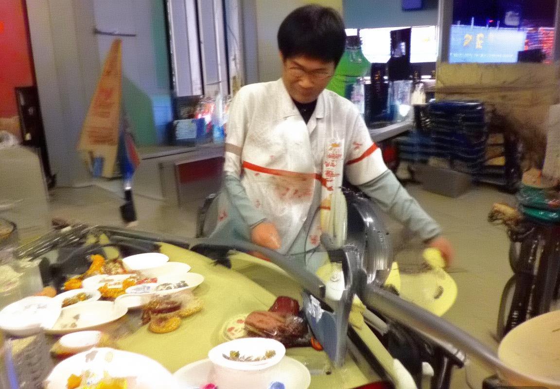 巴塞罗那VS埃瓦尔：巅峰对决解析，梅西德容闪耀，战术亮点回顾(图3)