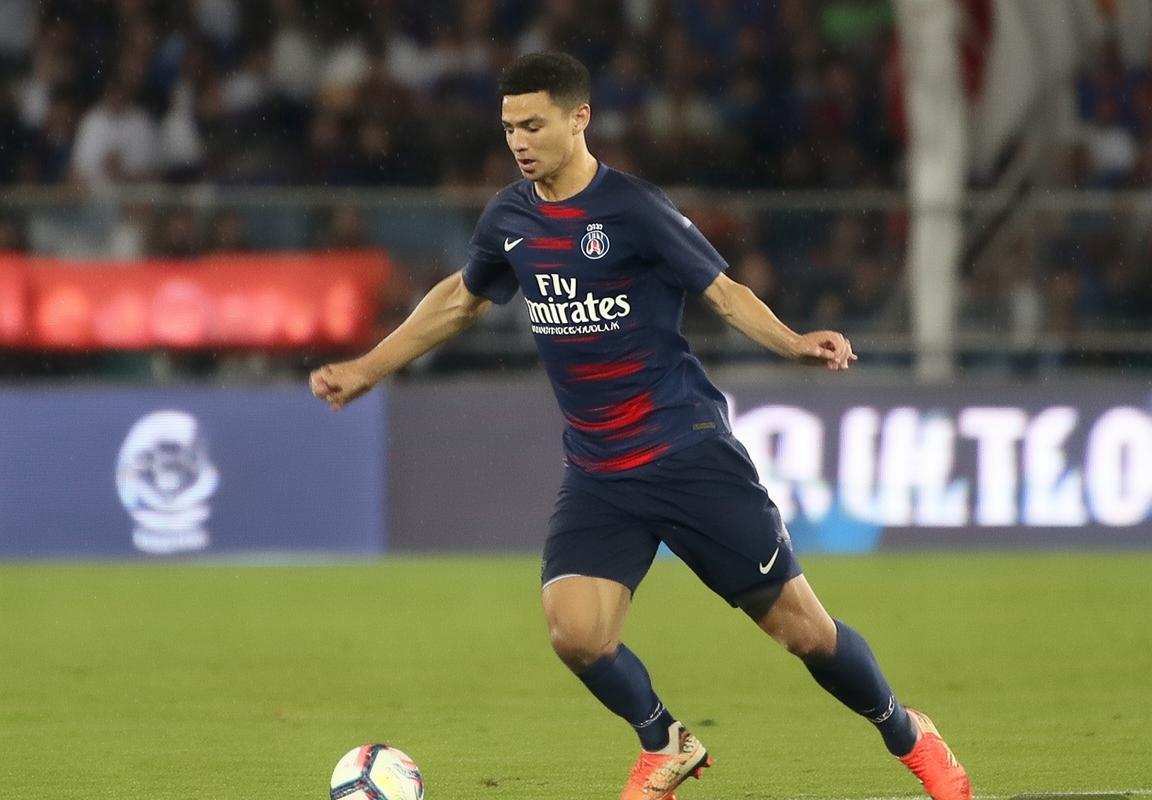 PSG对皇马：欧冠巅峰对决：历史与未来展望(图1)