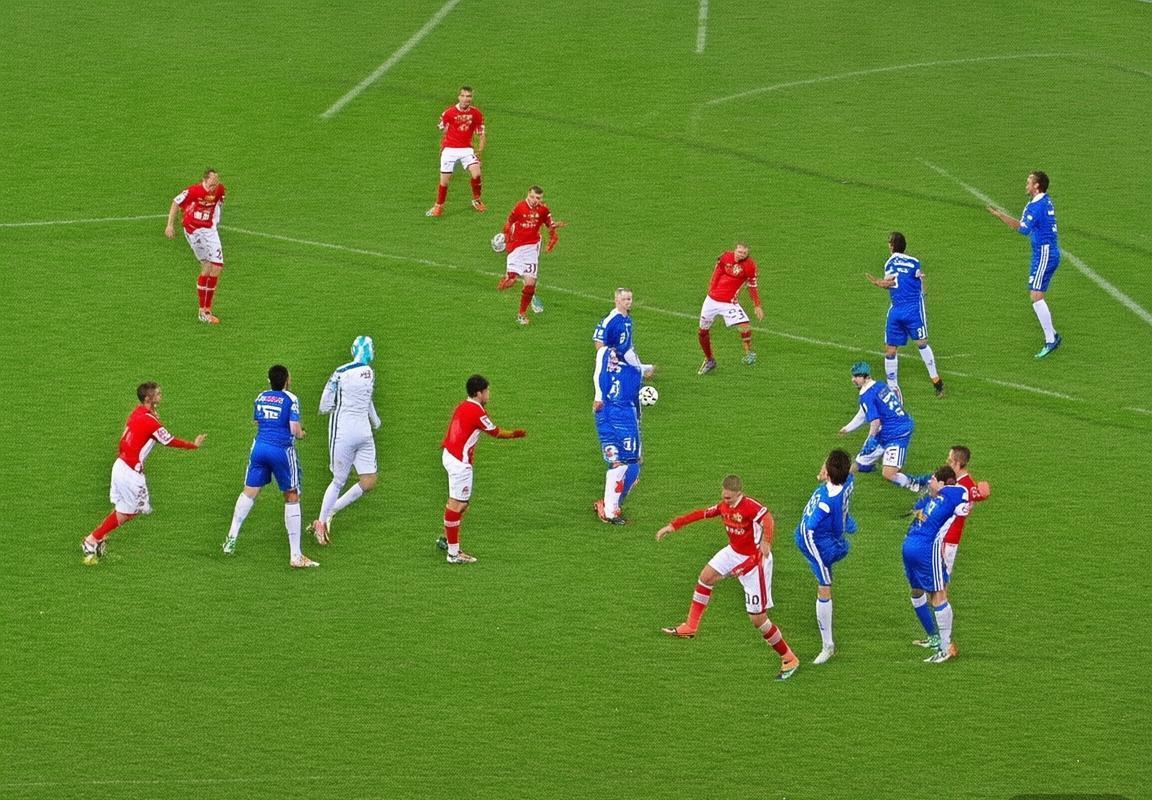 白礼顿对般尼：英超对决的战术与历史对决解析(图2)